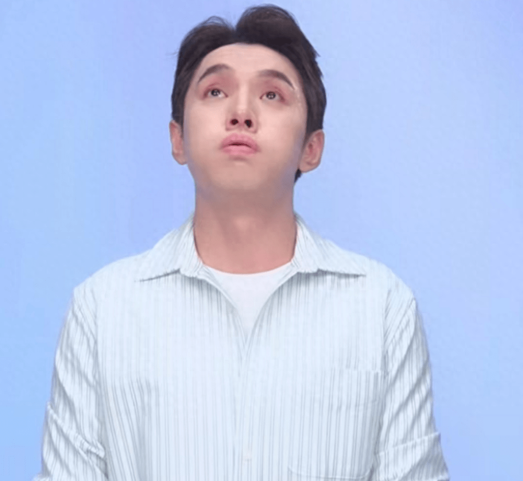 李佳琦前脚落泪道歉,后脚开心带货,被网友嘲鳄鱼的眼泪_直播_情绪