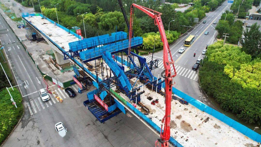 轨道交通z2线首个挂篮连续梁施工顺利合龙_建设_天津_新兴路