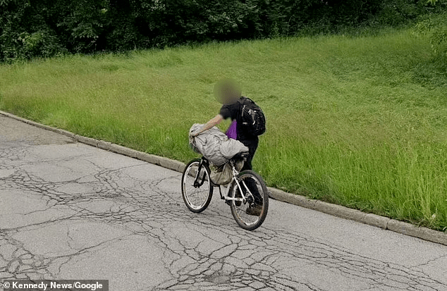 谷歌街景无意间拍到一个男子,全美网友一看,汗毛直立:这是个杀人犯啊.