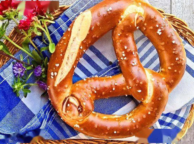 按照原料来划分,又可以分为wei08brot(白面包),roggenbrot(黑麦面