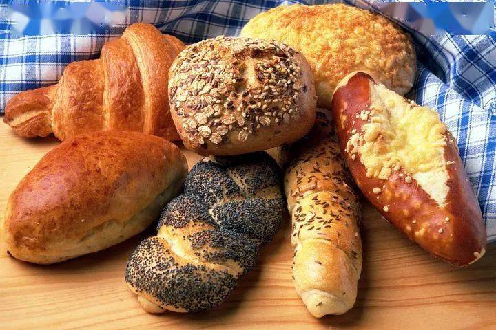 按照原料来划分,又可以分为wei08brot(白面包),roggenbrot(黑麦面