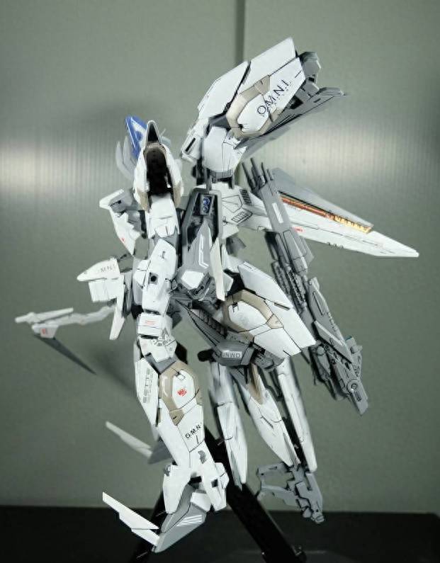 1:100比例可变形蜘蛛,白色圣盾高达模型_机械_细节_感觉