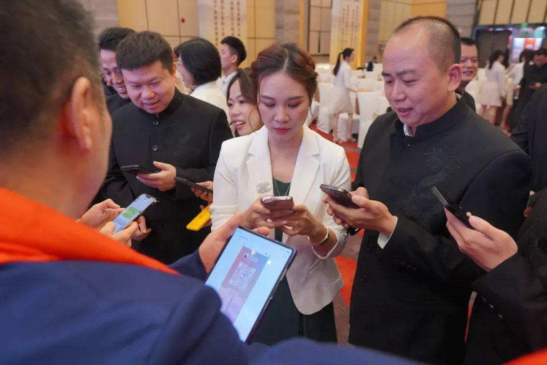 陈桂玲班主任,曹燕芬班主任,肖斯桦班主任分别展开致辞讲话,表达了对