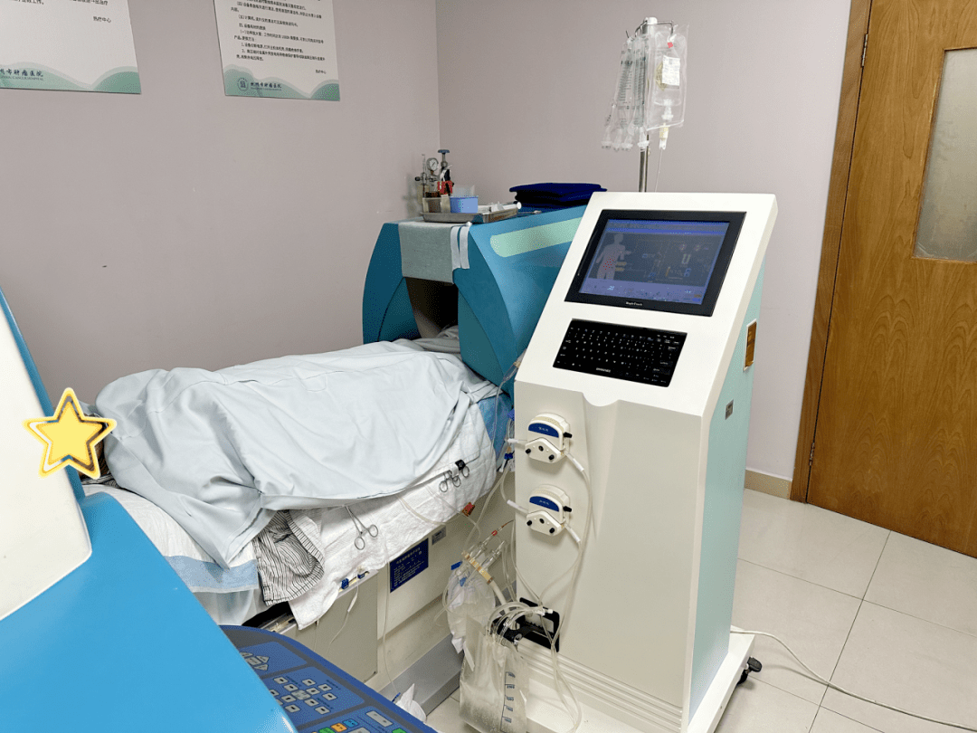 经热疗中心副主任唐荣军会诊,为周女士制定了顺铂胸腔热灌注化疗的