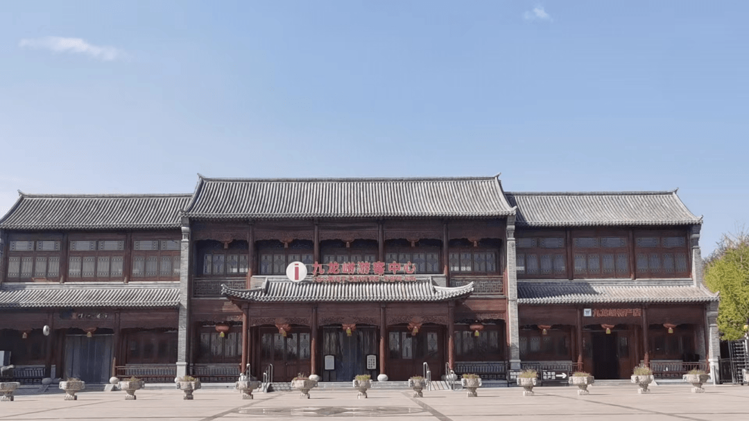 本人携带身份证(警马选手携带警察证或工作单位证明),上交身份证复印