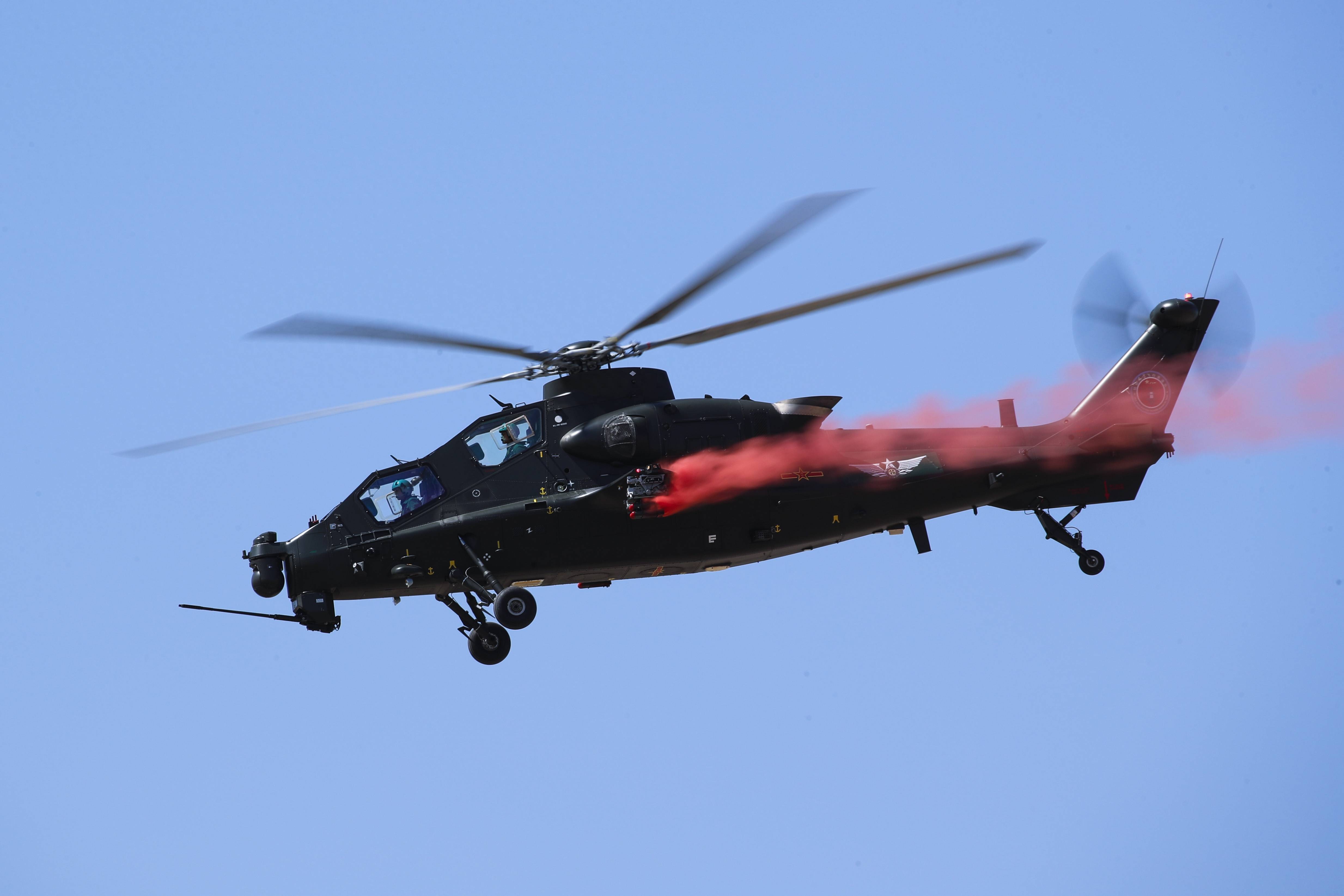 (军事)陆军"风雷"飞行表演队亮相第六届中国天津国际直升机博览会