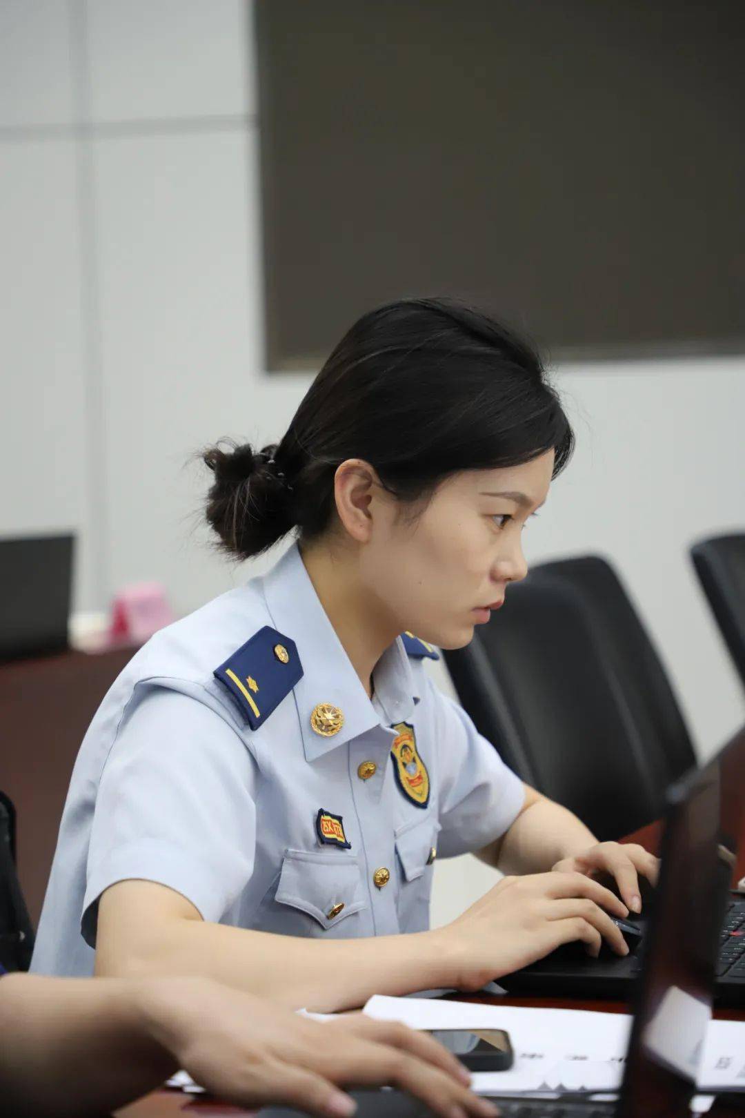 监督比武特写|李杏华:火焰蓝玫瑰 了不起的她_工作_宣传_训练