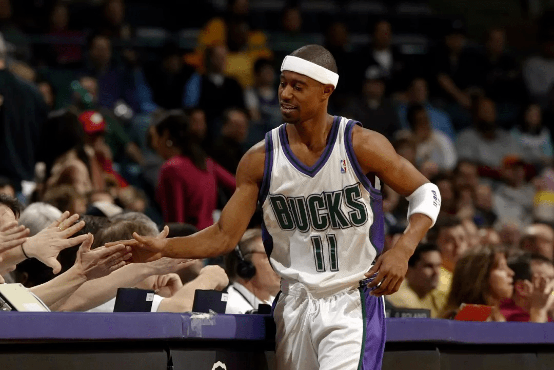 42岁意外去世!詹姆斯同届球员!_布兰登·亨特_生涯_离开