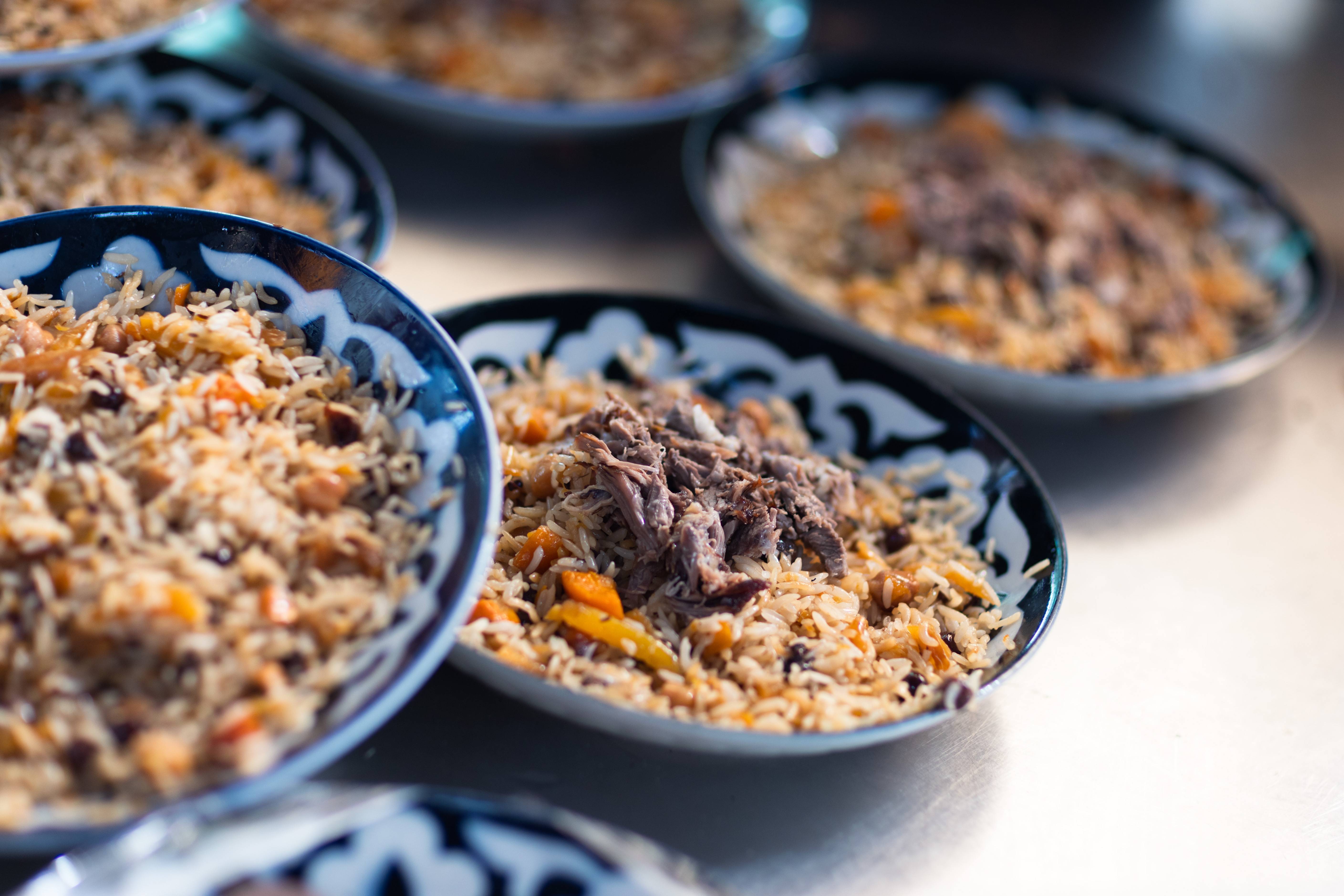 (国际)乌兹别克斯坦:探访中亚抓饭中心_新华社_李木子_首都