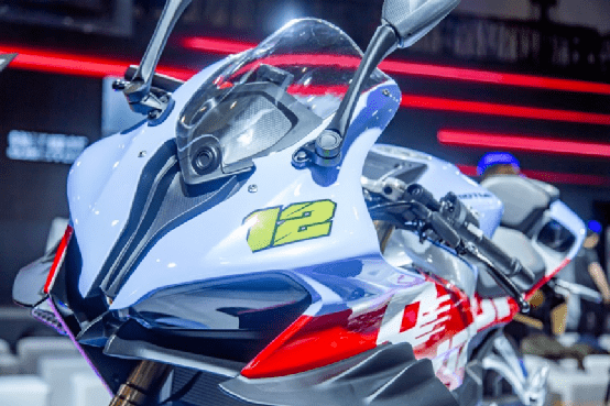 四缸大战,钱江&贝纳利率先发布新车,赛800售价52999元,同时发布闪600