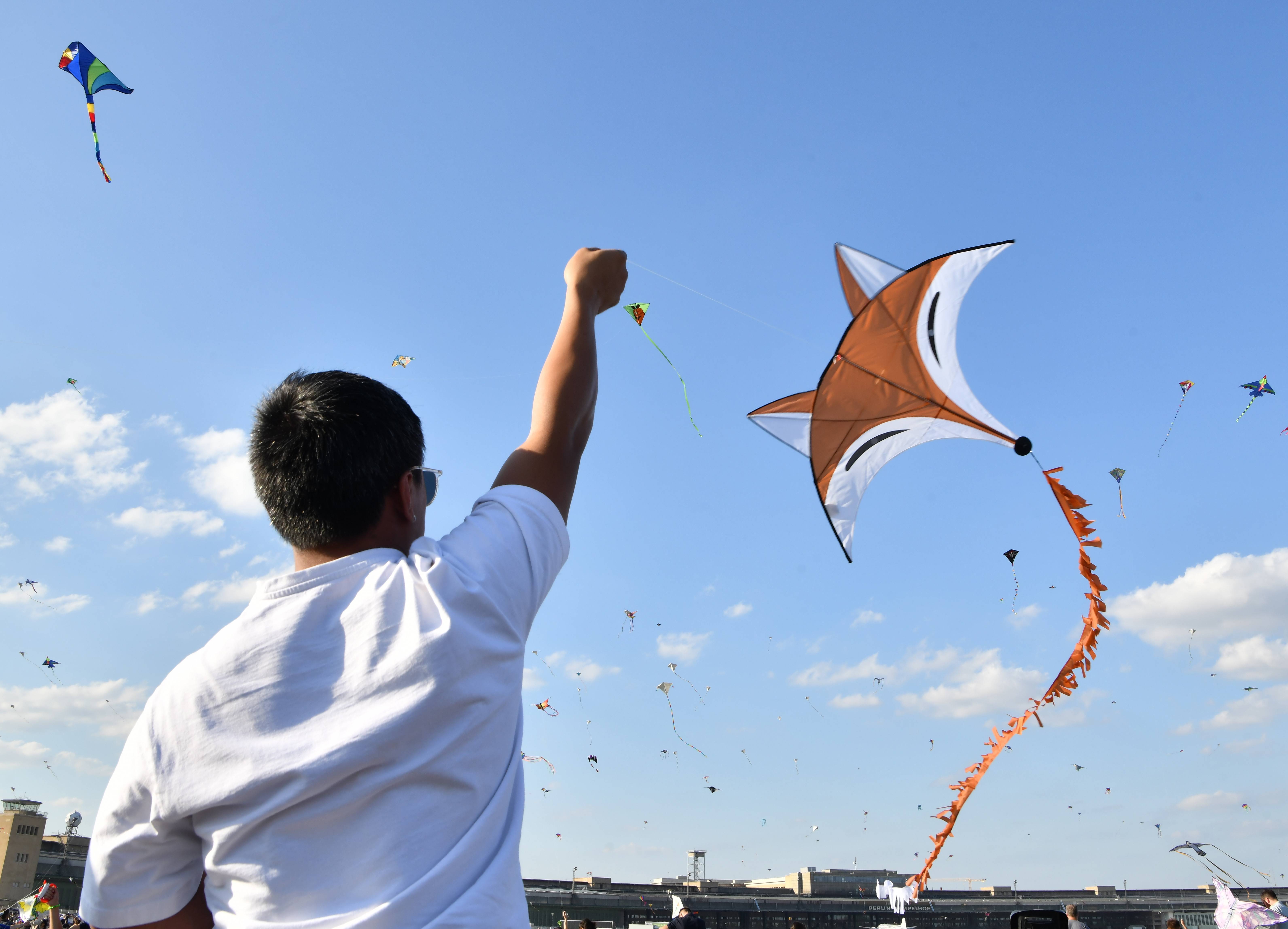 (国际)德国柏林举行巨型风筝节