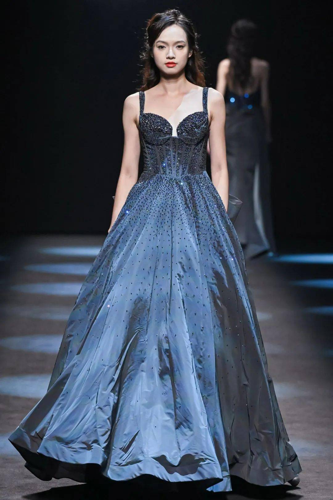 时尚年轻态,国潮正当时|2023广东时装周-秋季day4_发展_晚礼服_婚纱