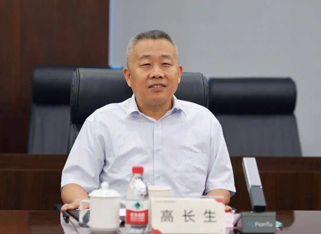 浙商银行行长张荣森,山东国惠党委副书记,总经理高长生见证签约;浙商