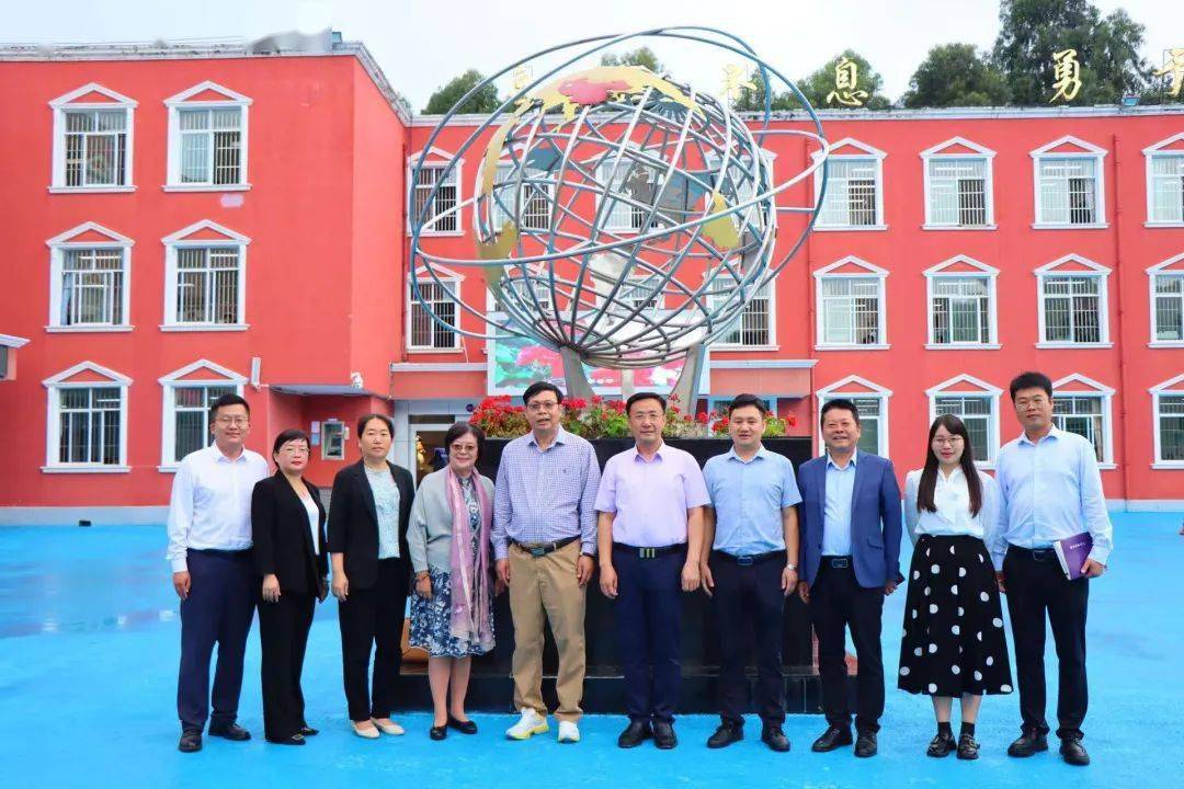玉溪参观,考察了她属下的三所学校:长水实验中学本部,呈贡校区,玉溪