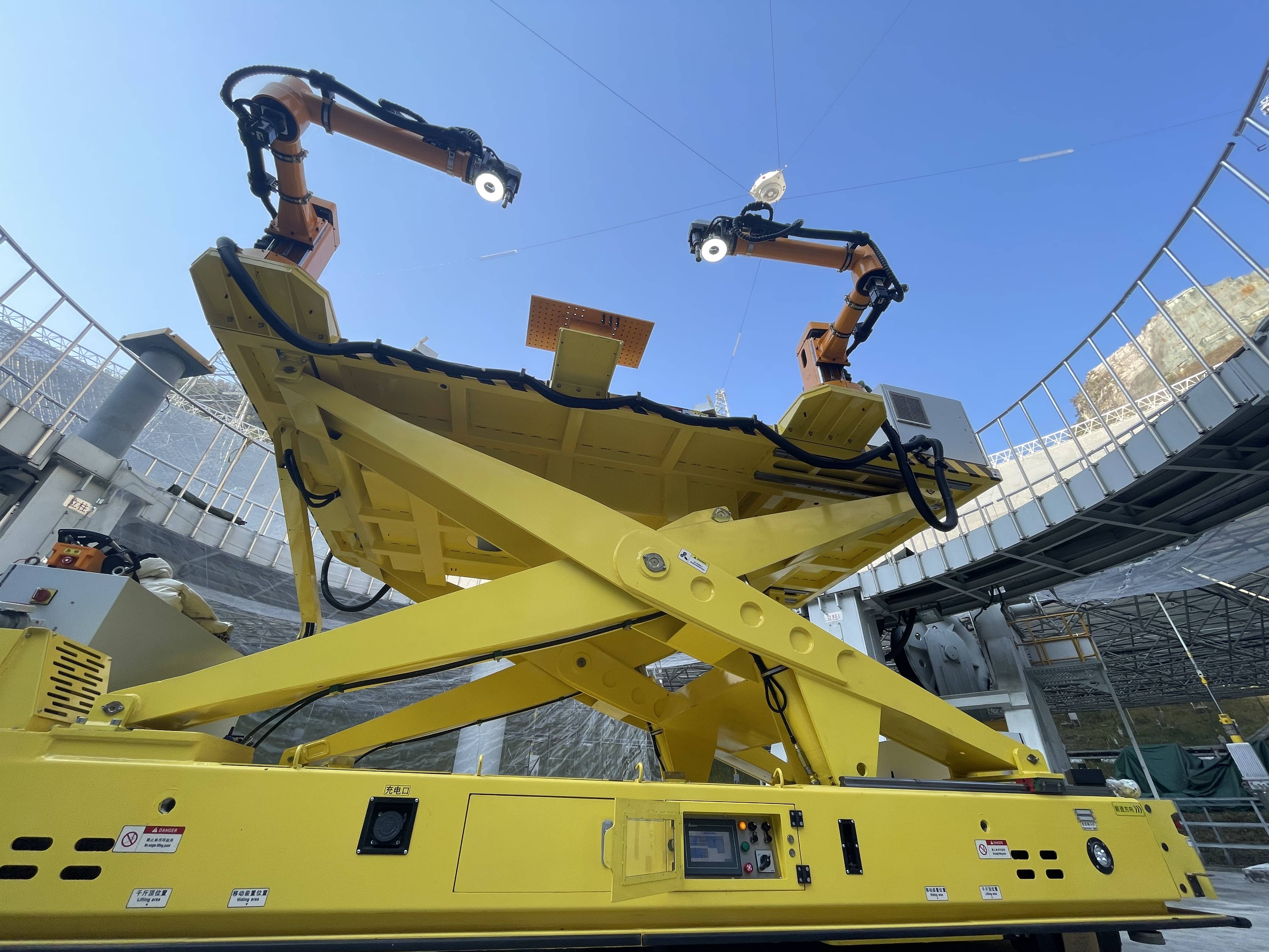 智能"保健师"呵护"中国天眼"_机器人_接收机_自动控制