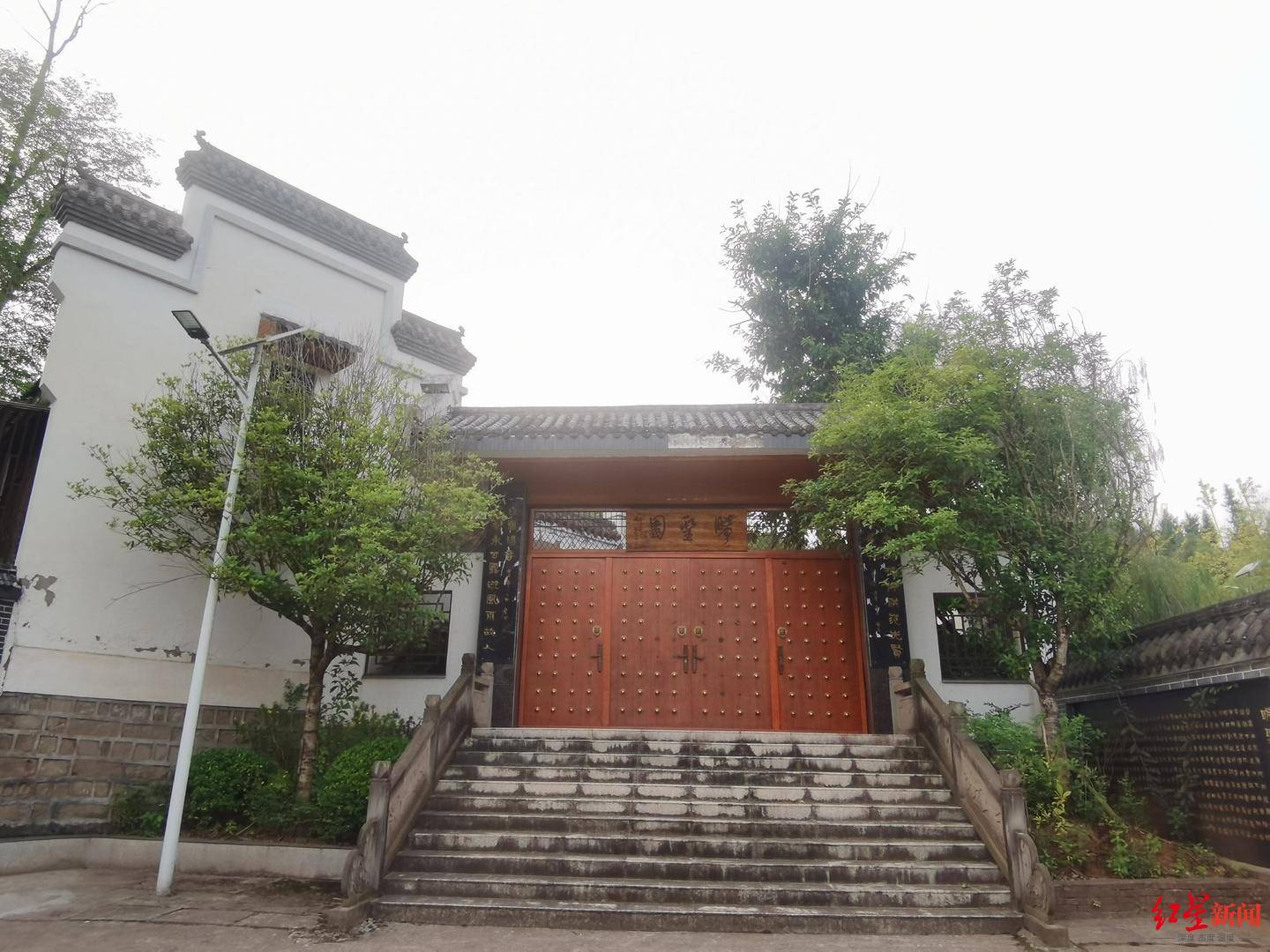 探访渠县涉黑犯罪组织"头目"向黎老家:父子一同被抓,祖籍地建大宅院