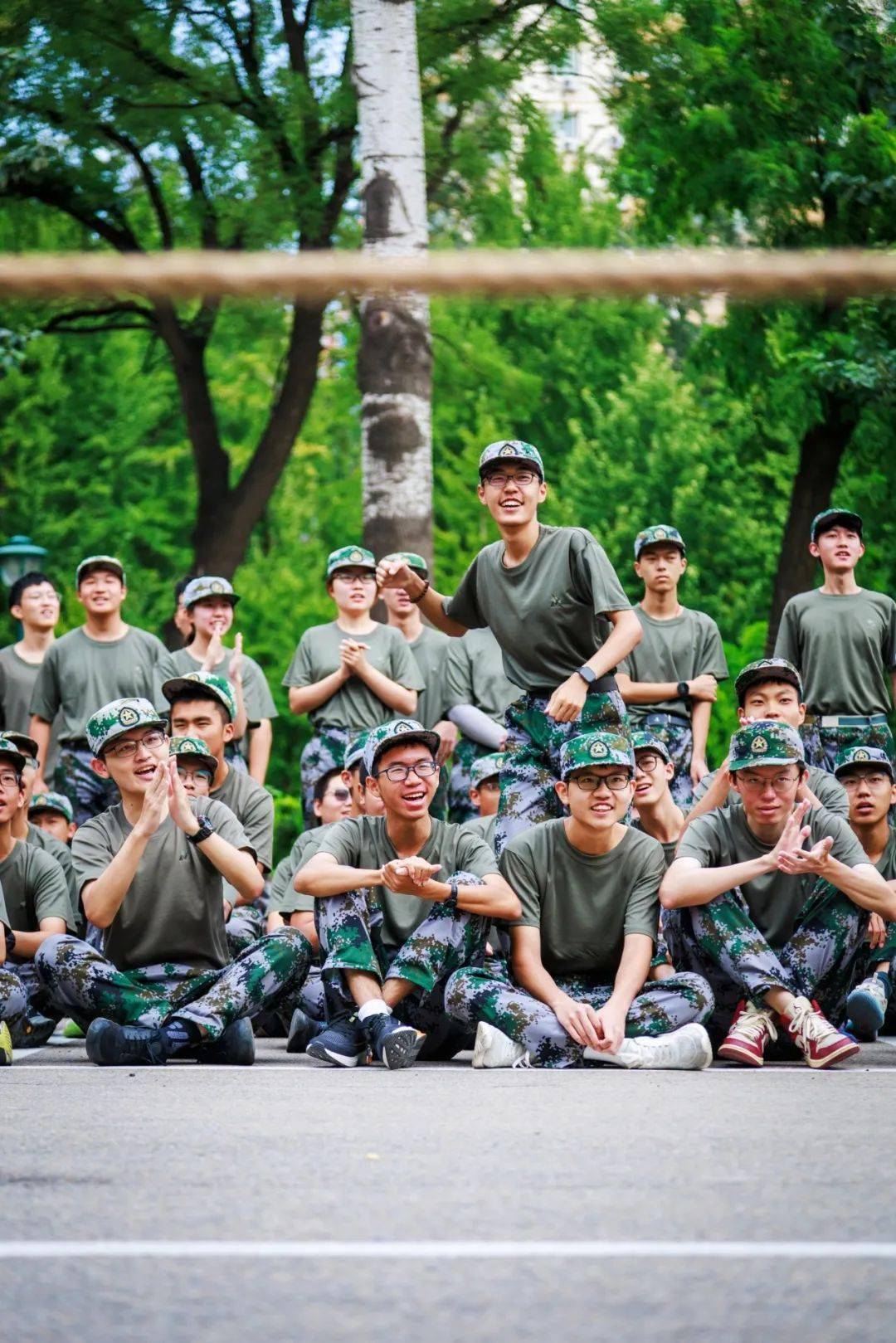 少年意气壮山河 拔绳两端系家国