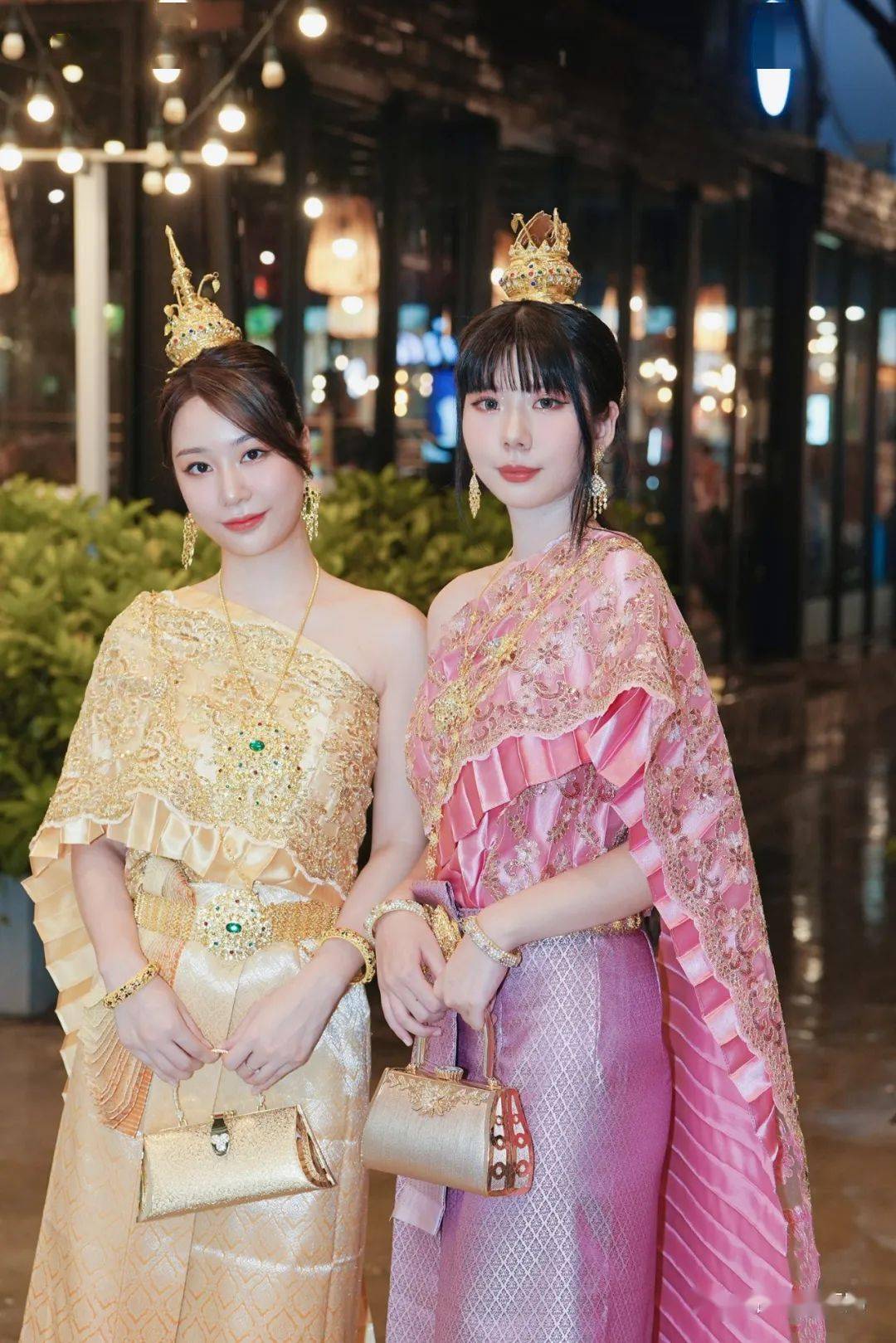 每一位小姐姐都是有故事的泰兰德公主～店内二楼为泰国古代实景摄影棚