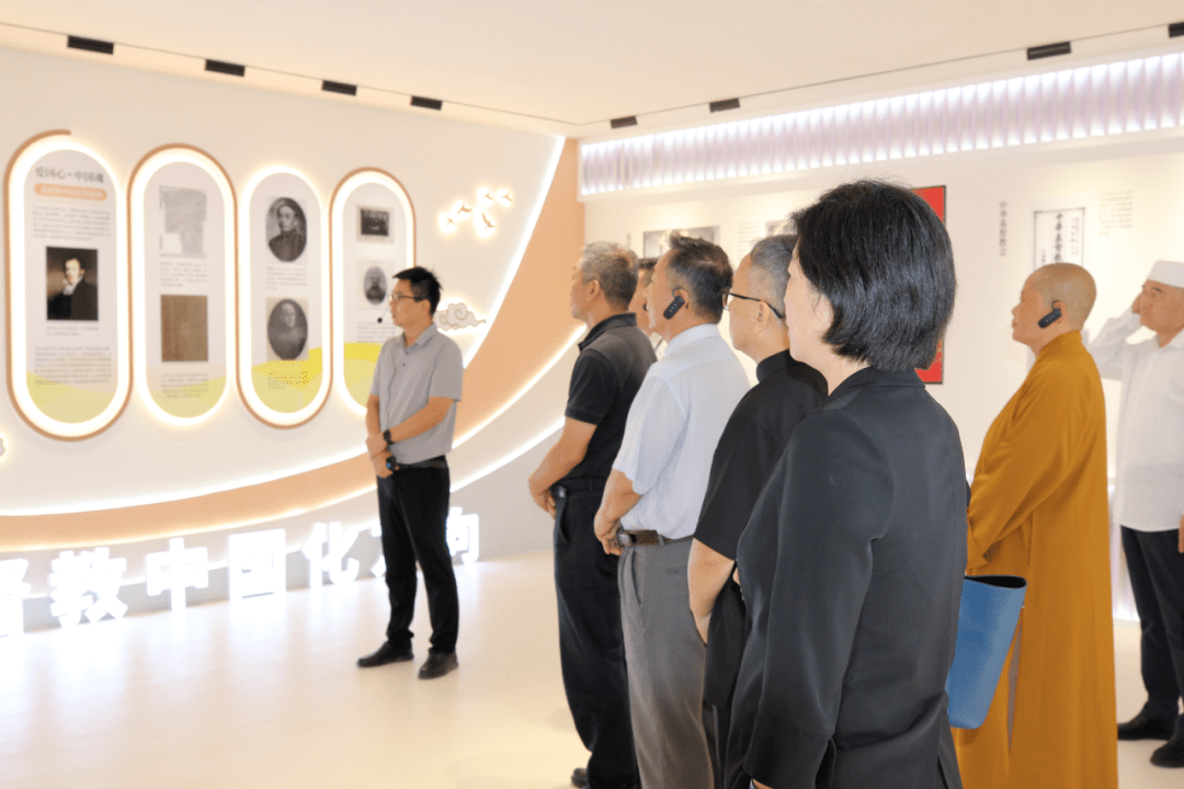 市级宗教团体负责人,市基督教两会领导班子,燕京神学院师生共100余人
