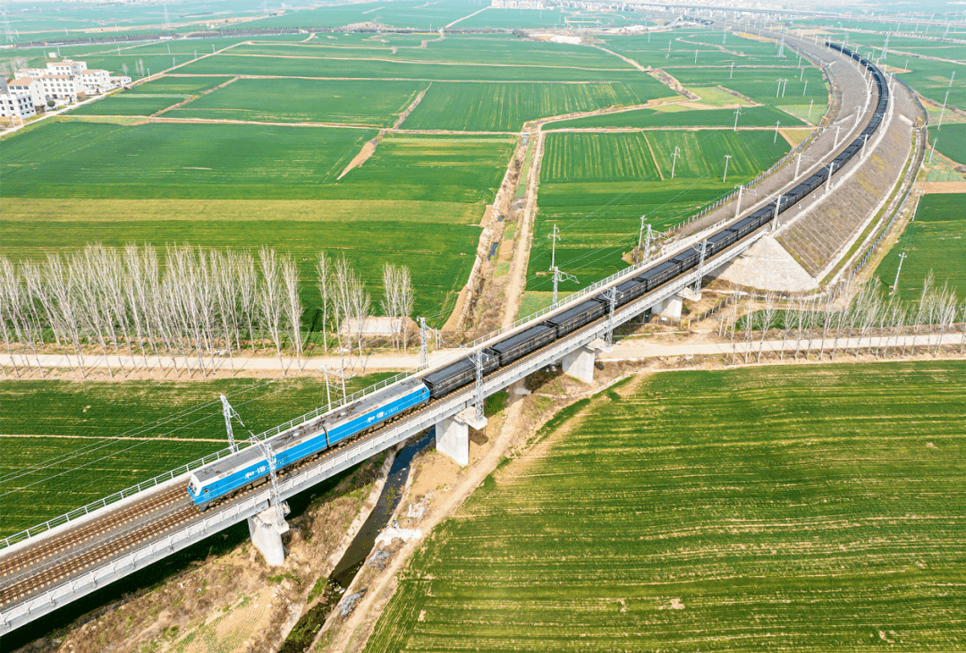 航拍| 秋天,带你从空中看你旅行过的铁路!_彭琦_设备_线路