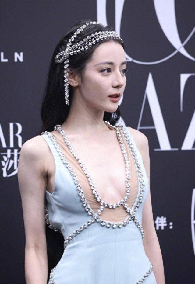 这些女明星穿着性感，把身材展现到了极限