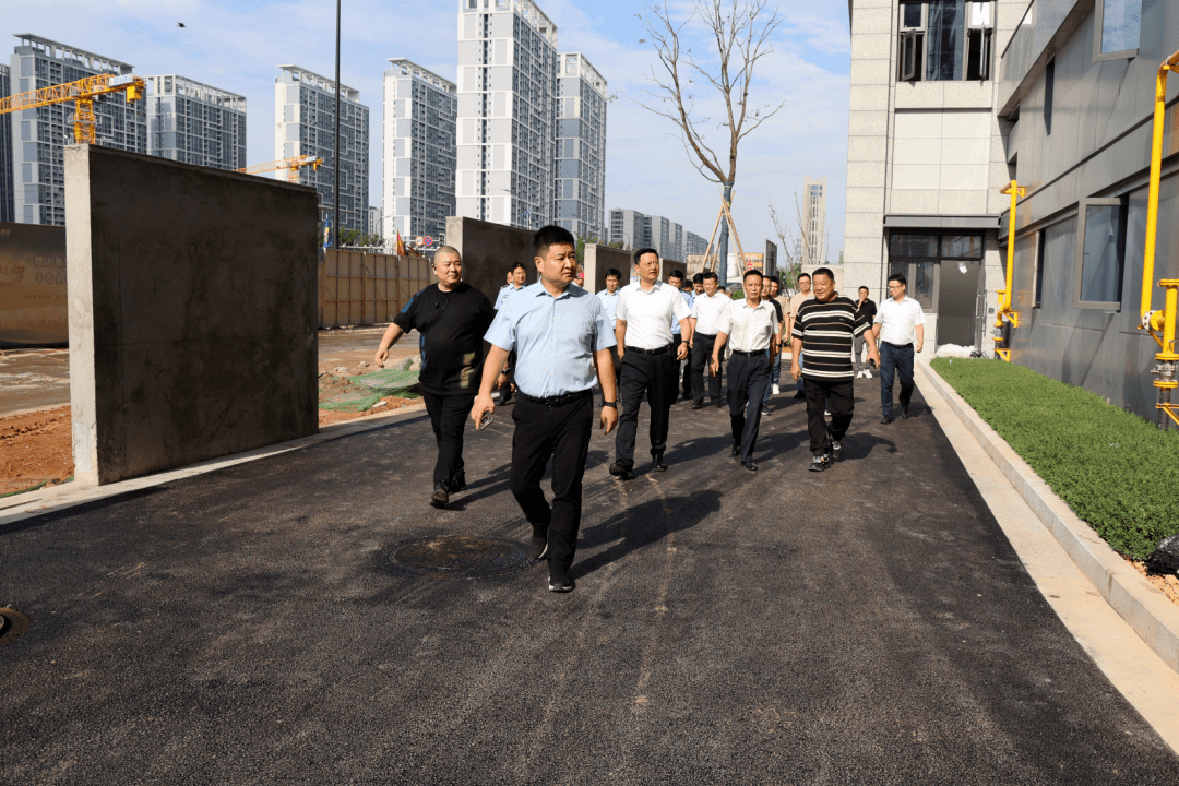 9月24日,市委副书记,市长胡勇春赴永康国际会展中心检查博览会筹备