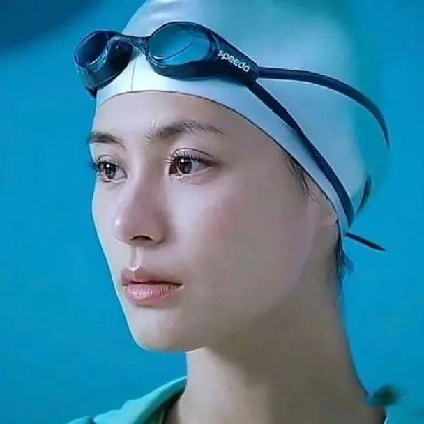 钟欣潼旧剧照惹热议 网民疯传:真正的出水芙蓉_游泳_阿娇_相片