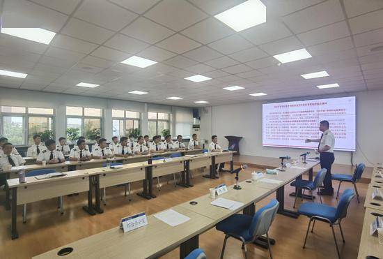 南航新疆分公司：完善飞行员岗前培训课程 加快职业意识塑形