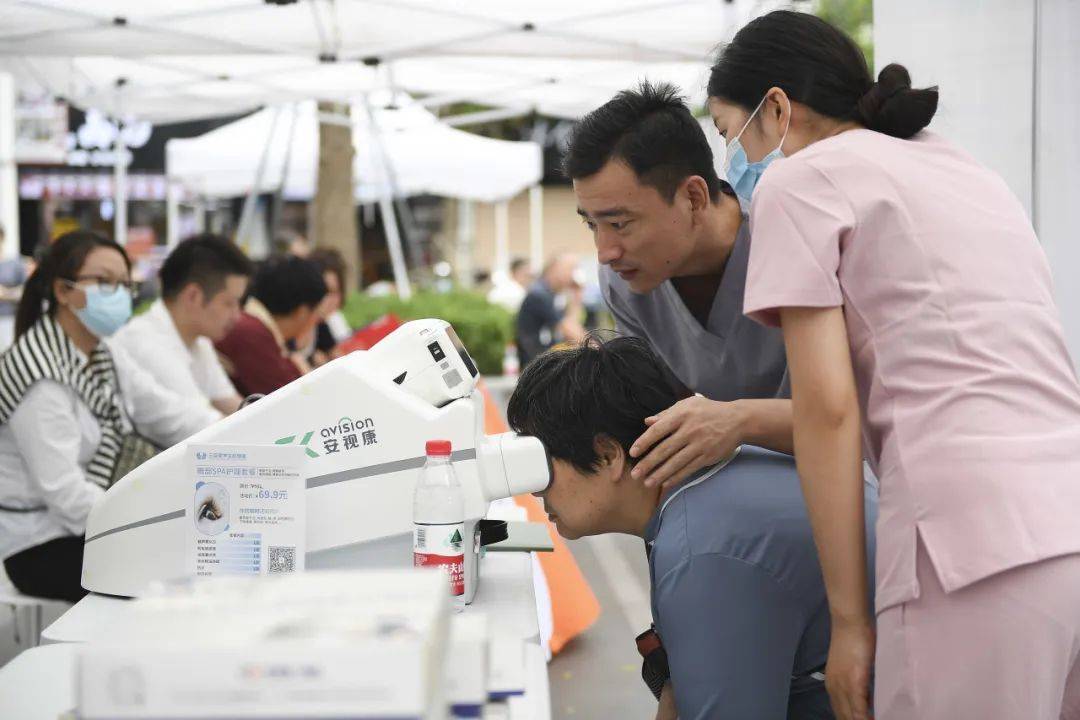 法律咨询、中医问诊、视力矫正……普陀这里的关怀服务超给力_活动_爱心_长寿路街道