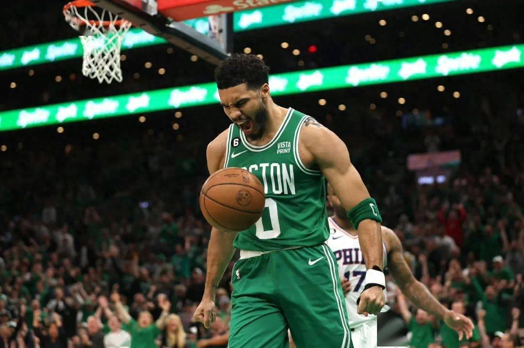 不仅钱途一片光明塔图姆的场下生活同样是丰富多彩deuce在今年12月将