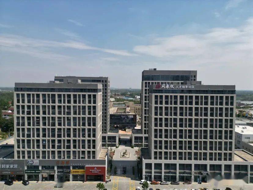 近年来,仪征匠心打造"凤来仪"人才创享社区,社区不仅工作,生活,娱乐