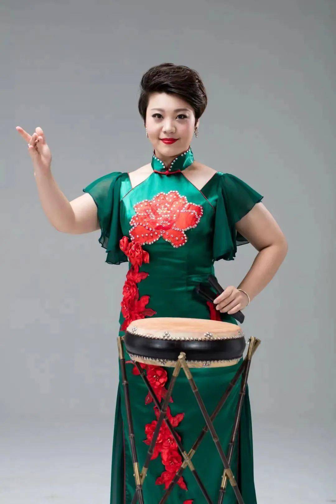 韩奇雅擅演曲目有《伯牙摔琴》《子期听琴》《剑阁闻铃》《和氏璧》