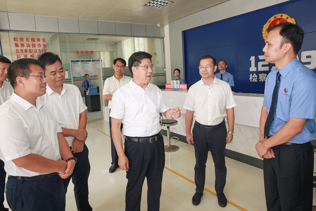 何文浩先后来到陆川县第十三中学,陆川县公安局陆城派出所,陆川县人民