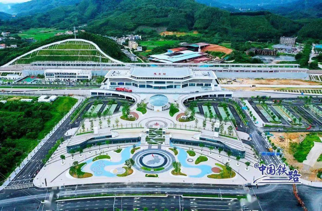 汕尾站汕尾站位于汕尾市区,为杭深高铁既有客运站,同时也是广汕高铁