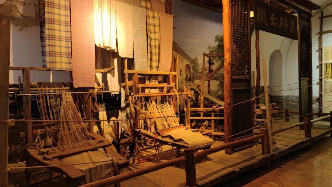 研究和保护为一体的博物馆,馆内系统的介绍了包括上党堆锦,太原琉璃