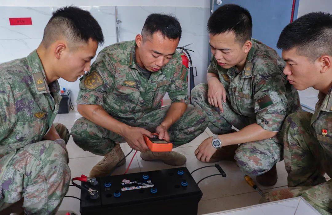 分队长后张涛先后培养出9名技术骨干17名汽车修理工所带骨干多人在战