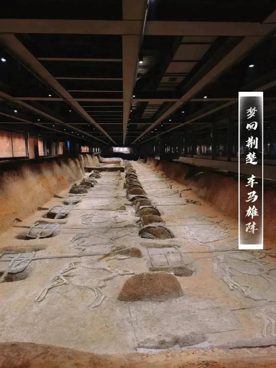 楚式军帐让游客在军帐里露营小憩欣赏独特的军阵对仗古代歌舞表演