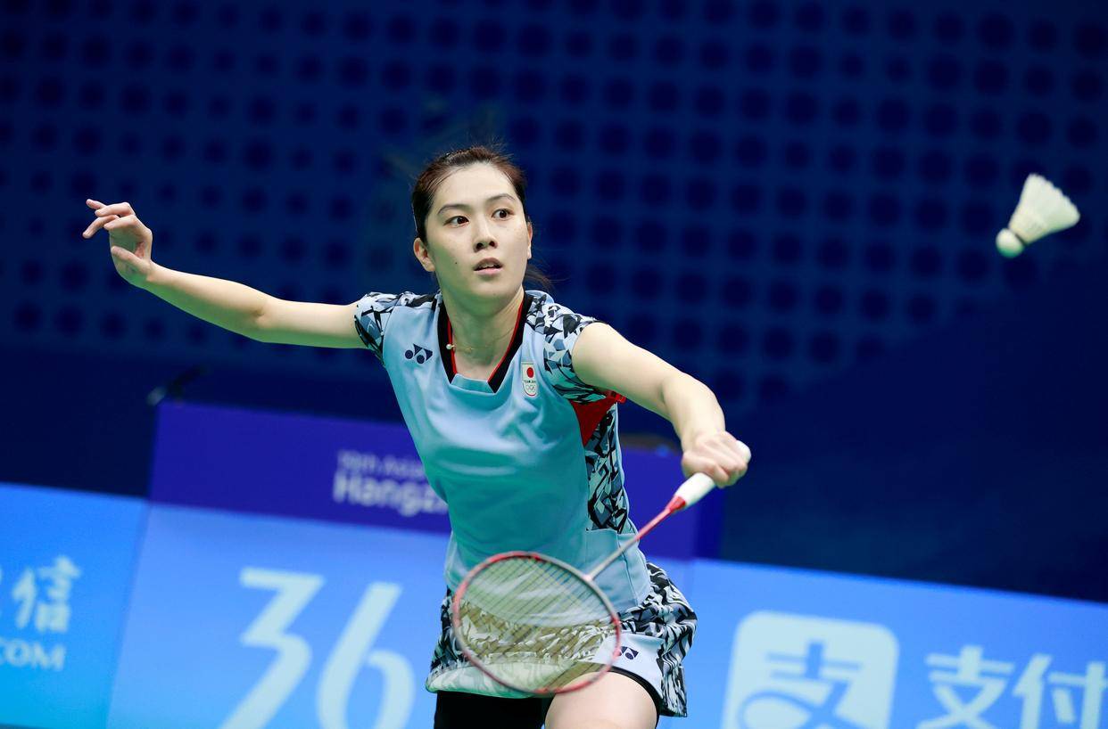 9月30日,日本队选手大堀彩在比赛中回球.