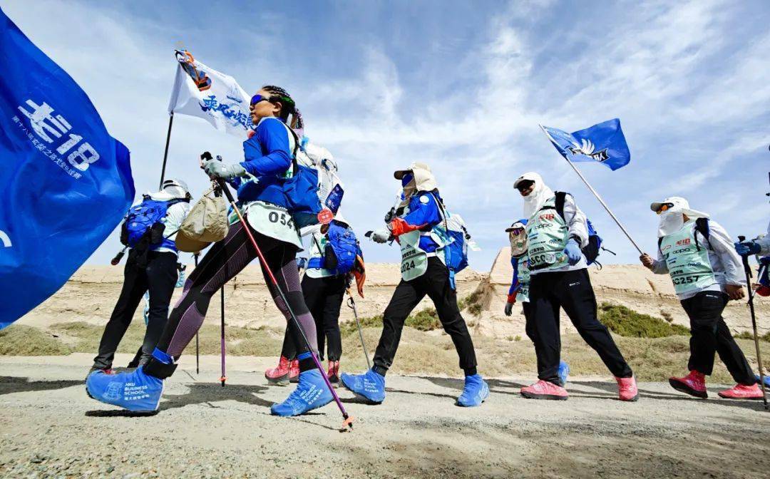 第十八届玄奘之路戈壁挑战赛鸣笛开赛_参赛_赛事_进行