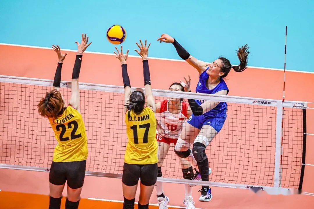 第二局,越南队变阵,除了阮氏贞和阮庆当外,主攻范氏月英,韦氏如琼