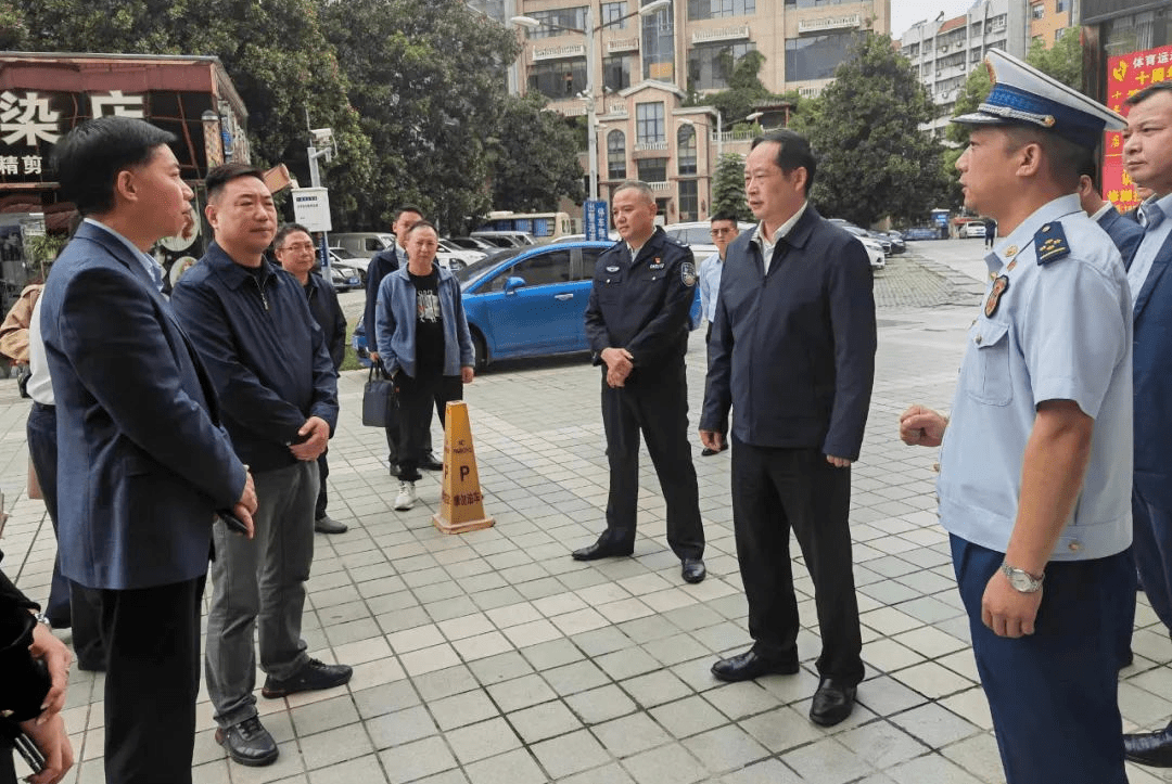 市委书记黄剑雄,副市长龚举海,罗耀华等市领导先后带队督导节日期间