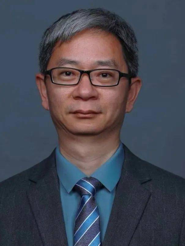 博士,曾先后在美国俄克拉荷马州立大学,新加坡国立大学,日本大阪大学