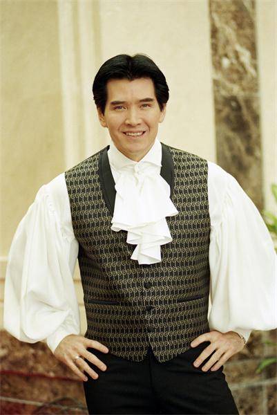 新民艺评丨丹娘:《名人侧影》讲述镜头背后的故事_摄影_照片_生活