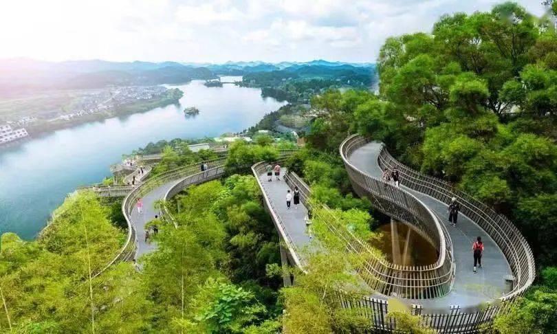 "这次回蓬溪,看见赤城湖周边正在升级打造,相信打造后的小西湖美景