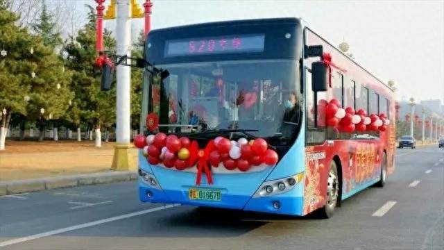 正观快评:公交车变婚车,婚庆方式驶向"文明新风"_婚礼_行业_新人