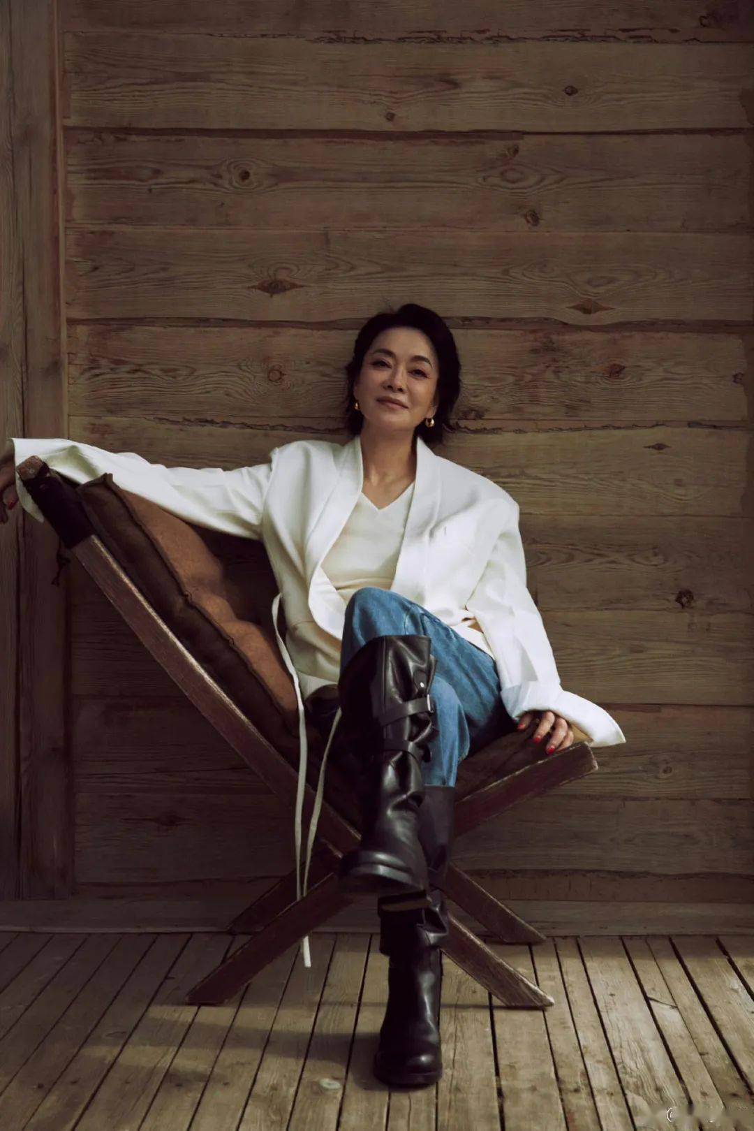 毛阿敏大概不是我们印象中的大美人但是我真的从她的照片里感受到了