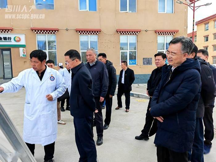 省人大常委会委员,民族宗教委主任委员王承先,阿坝州人大常委会副主任