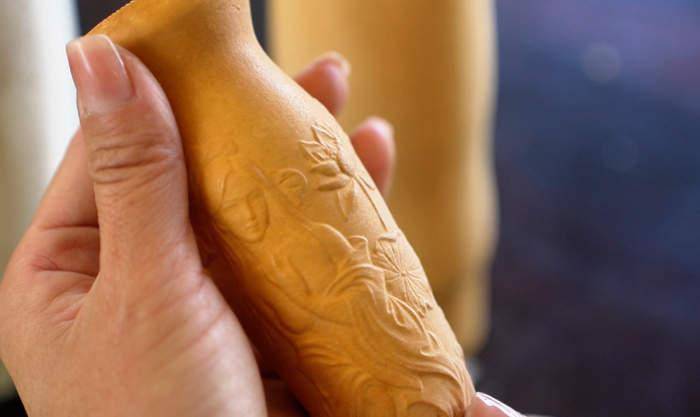 李剑的父亲继承了范模葫芦种植,制作不同材质模具,画片雕刻设计等家传