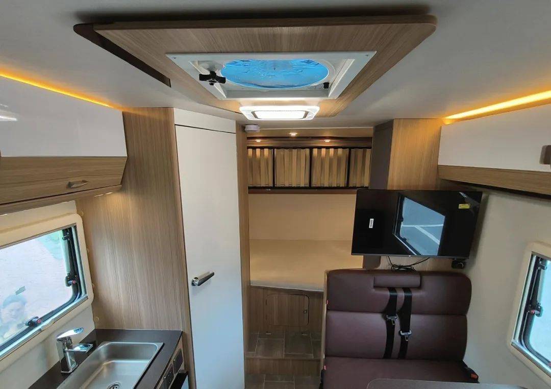 在内部设施方面,该款房车同样表现出色.