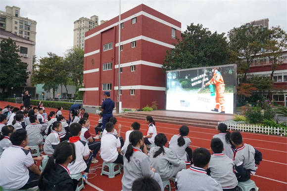 周浦澧溪中学校长图片